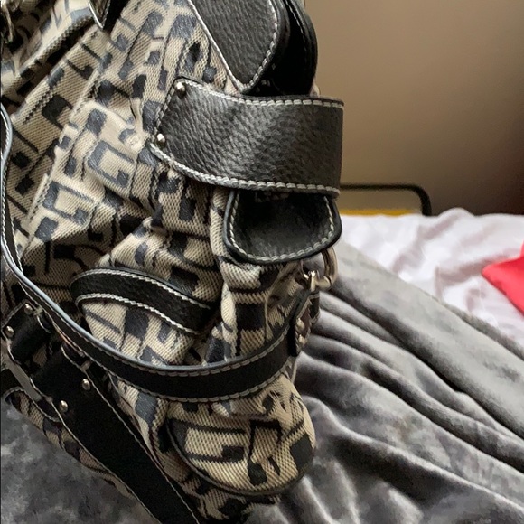 Guess (6) - Picture 4 of 7